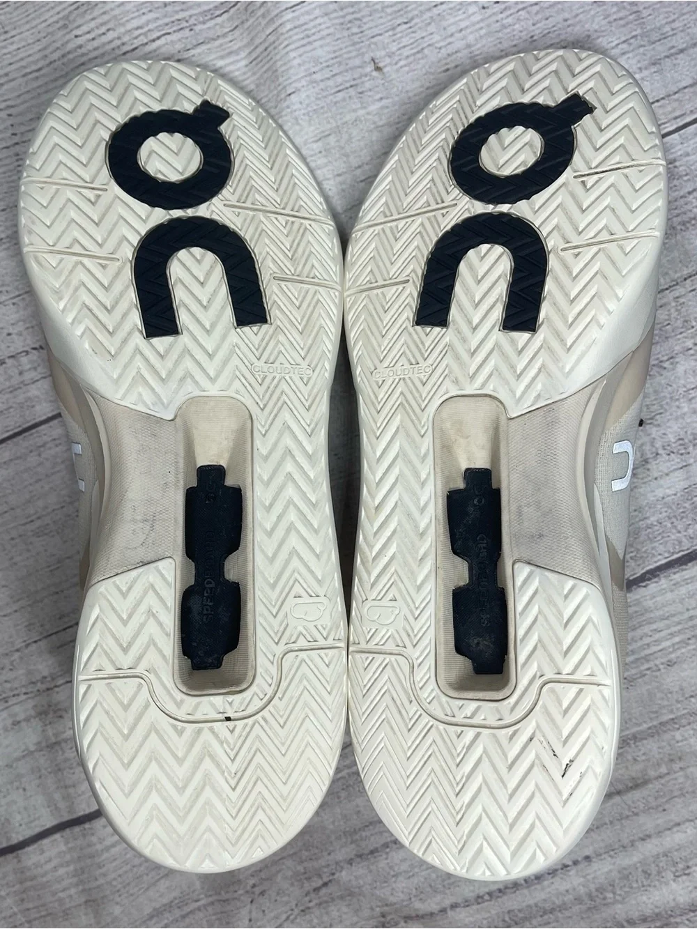 On Men's 10.5 The Roger Advantage Pro Off White Cream Tennis Shoes